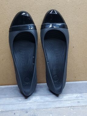 CROCS Women's Black Cap Toe Ballet Flats Size W 8